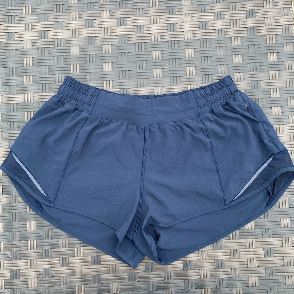 Lululemon Hotty Hot Low-Rise Lined Shorts 2.5”